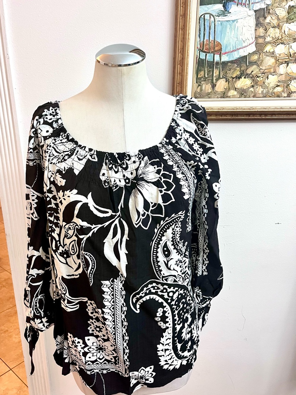 Unique Spectrum Black & White Floral Paisley Peasant Tunic